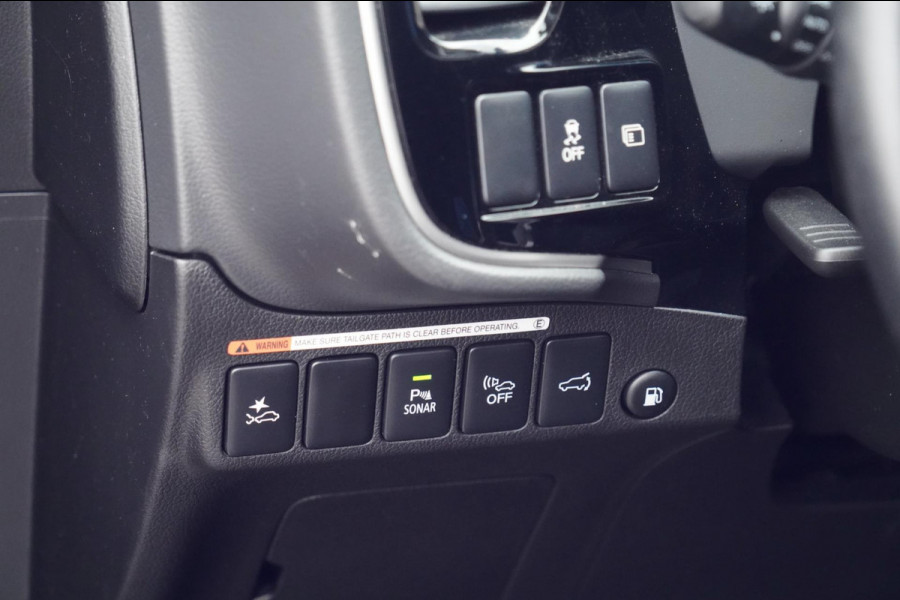 Mitsubishi Outlander 2.4 PHEV Intense+ / 1e Eigenaar / 11dkm NAP / Schuifdak / Dealer onderhouden / Navi / Stoelverw.