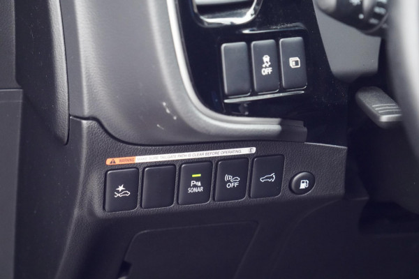 Mitsubishi Outlander 2.4 PHEV Intense+ / 1e Eigenaar / 11dkm NAP / Schuifdak / Dealer onderhouden / Navi / Stoelverw.