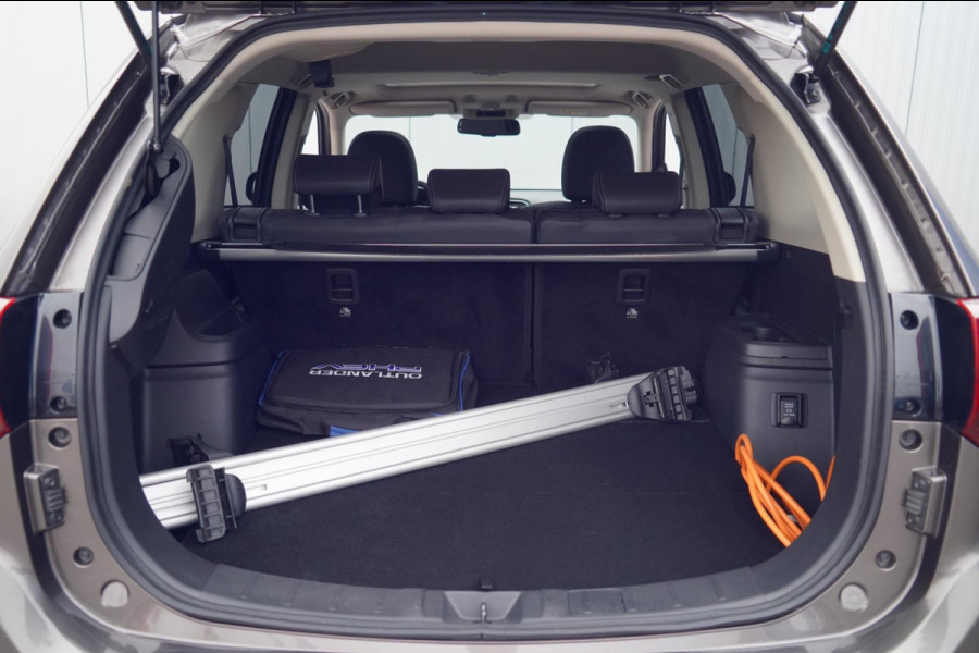 Mitsubishi Outlander 2.4 PHEV Intense+ / 1e Eigenaar / 11dkm NAP / Schuifdak / Dealer onderhouden / Navi / Stoelverw.