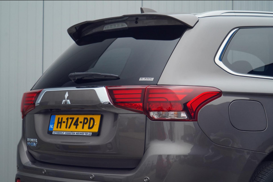 Mitsubishi Outlander 2.4 PHEV Intense+ / 1e Eigenaar / 11dkm NAP / Schuifdak / Dealer onderhouden / Navi / Stoelverw.