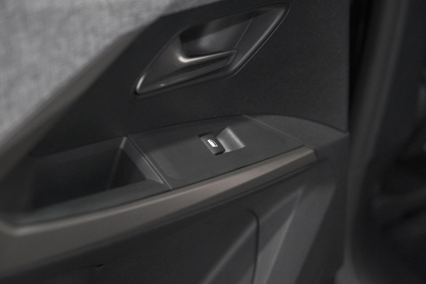 Peugeot 5008 1.2 Hybrid 136 Allure | 7 Zitplaatsen | Camera | Stoelverwarming | Navigatie