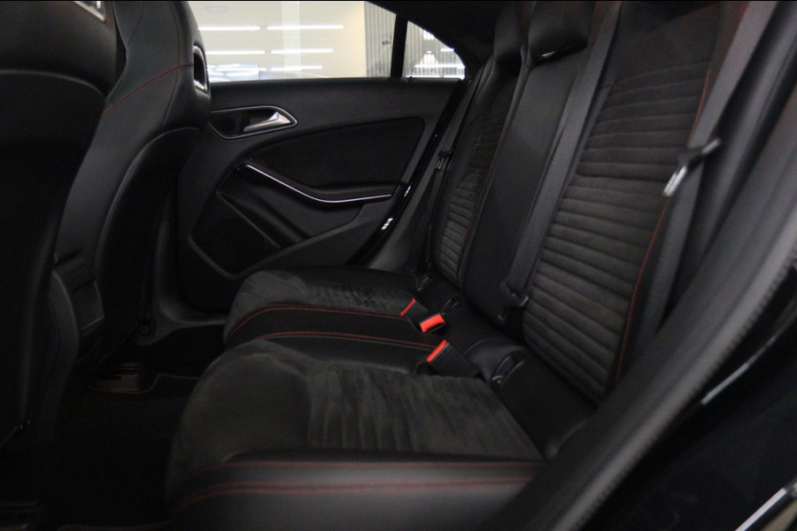Mercedes-Benz CLA-Klasse 180 Business Solution AMG NAP/PANO/CARPLAY/CAM/STOELVER/VOL