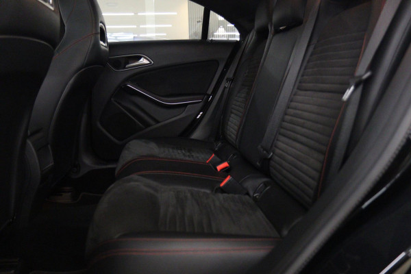 Mercedes-Benz CLA-Klasse 180 Business Solution AMG NAP/PANO/CARPLAY/CAM/STOELVER/VOL