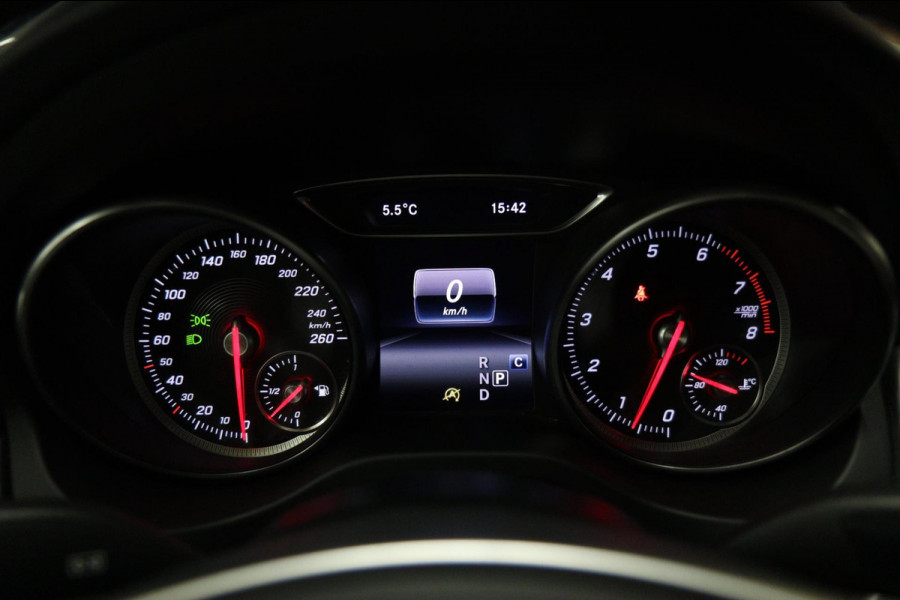 Mercedes-Benz CLA-Klasse 180 Business Solution AMG NAP/PANO/CARPLAY/CAM/STOELVER/VOL