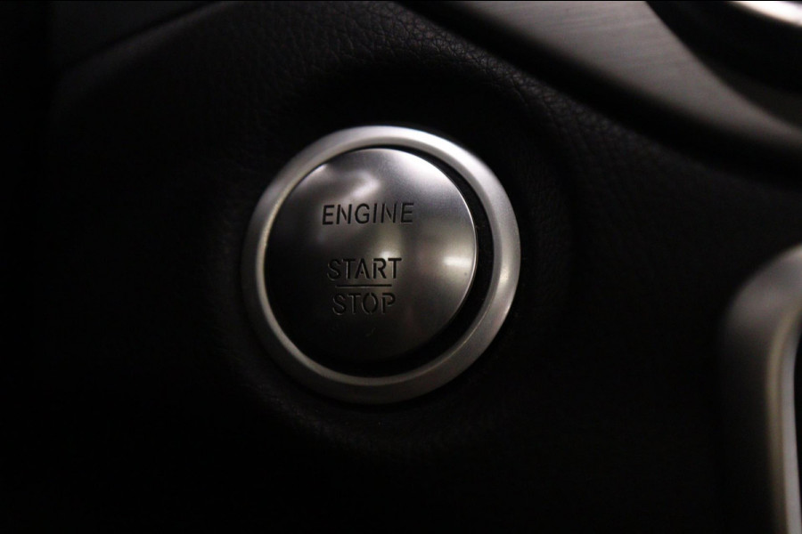 Mercedes-Benz CLA-Klasse 180 Business Solution AMG NAP/PANO/CARPLAY/CAM/STOELVER/VOL