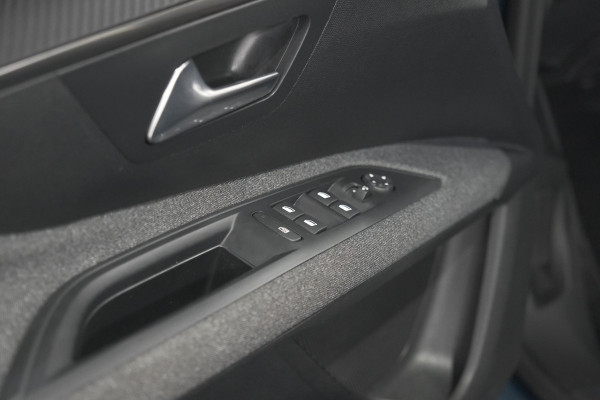 Peugeot 5008 PureTech 130 EAT8 Active Pack | 7 Zitplaatsen | Apple Carplay | Parkeersensoren | Navigatie