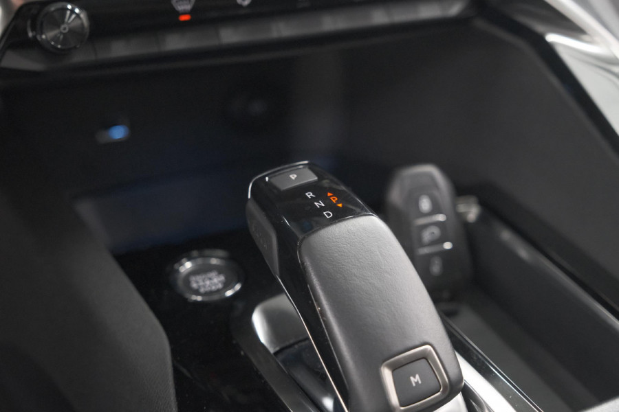 Peugeot 5008 PureTech 130 EAT8 Active Pack | 7 Zitplaatsen | Apple Carplay | Parkeersensoren | Navigatie