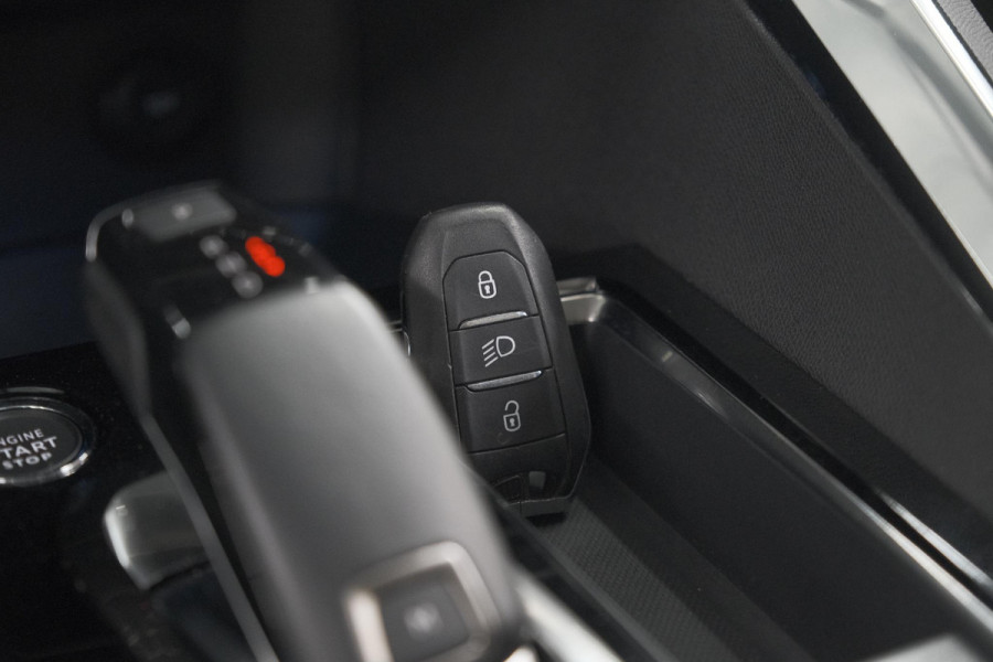 Peugeot 5008 PureTech 130 EAT8 Active Pack | 7 Zitplaatsen | Apple Carplay | Parkeersensoren | Navigatie