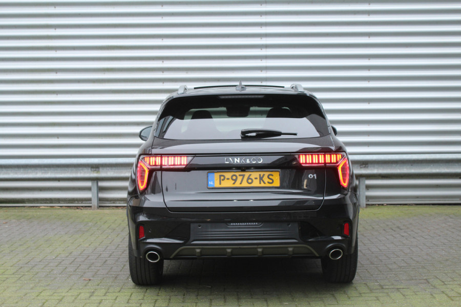 Lynk & Co 01 1.5 262pk PHEV Black Edition 360 Camera SoH 99% BTW NL-Auto NAP Panoramadak Clima Cruise Navi Carplay  20"LMV El. Klep