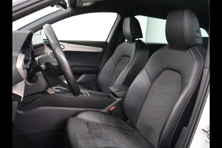 Seat Leon 1.4 TSI eHybrid PHEV Xcellence | Leder/Alcantara | Stoelverwarming | Adaptive cruise | Carplay | Sfeerverlichting | Navigatie | Stuurverwarming | Keyless | Full LED | Plug In
