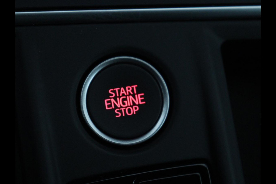 Seat Leon 1.4 TSI eHybrid PHEV Xcellence | Leder/Alcantara | Stoelverwarming | Adaptive cruise | Carplay | Sfeerverlichting | Navigatie | Stuurverwarming | Keyless | Full LED | Plug In