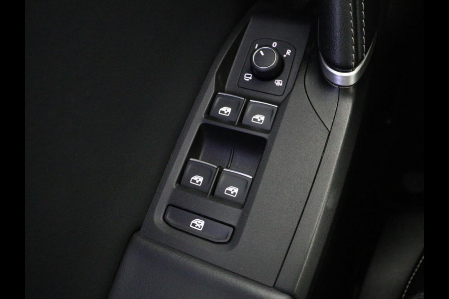 Seat Leon 1.4 TSI eHybrid PHEV Xcellence | Leder/Alcantara | Stoelverwarming | Adaptive cruise | Carplay | Sfeerverlichting | Navigatie | Stuurverwarming | Keyless | Full LED | Plug In