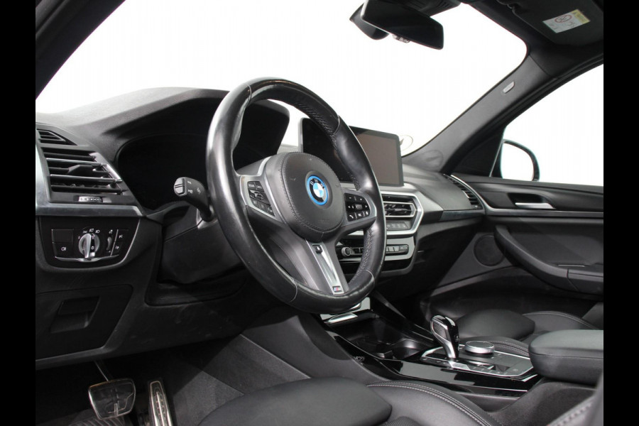 BMW X3 xDrive30e 292pk M-Sport Executive PHEV | Camera | Electrische achterklep | Navigatie | Apple Carplay/Android Auto | Dab | Parkeer sensoren