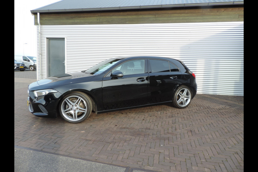 Mercedes-Benz A-Klasse 200 Business Solution AMG