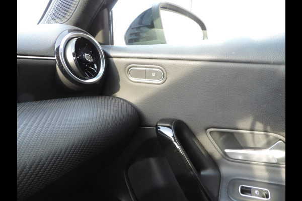 Mercedes-Benz A-Klasse 200 Business Solution AMG