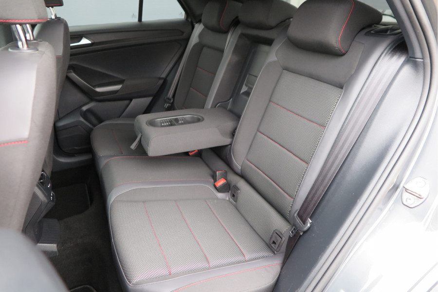 Volkswagen T-Roc 1.5 TSI 150pk DSG Business R-Line Sport Led, Camera , PDC , Virtual cockpit, Navi , Carplay, DAB+ Electr. achterklep