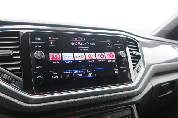 Volkswagen T-Roc 1.5 TSI 150pk DSG Business R-Line Sport Led, Camera , PDC , Virtual cockpit, Navi , Carplay, DAB+ Electr. achterklep