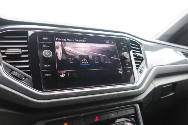 Volkswagen T-Roc 1.5 TSI 150pk DSG Business R-Line Sport Led, Camera , PDC , Virtual cockpit, Navi , Carplay, DAB+ Electr. achterklep