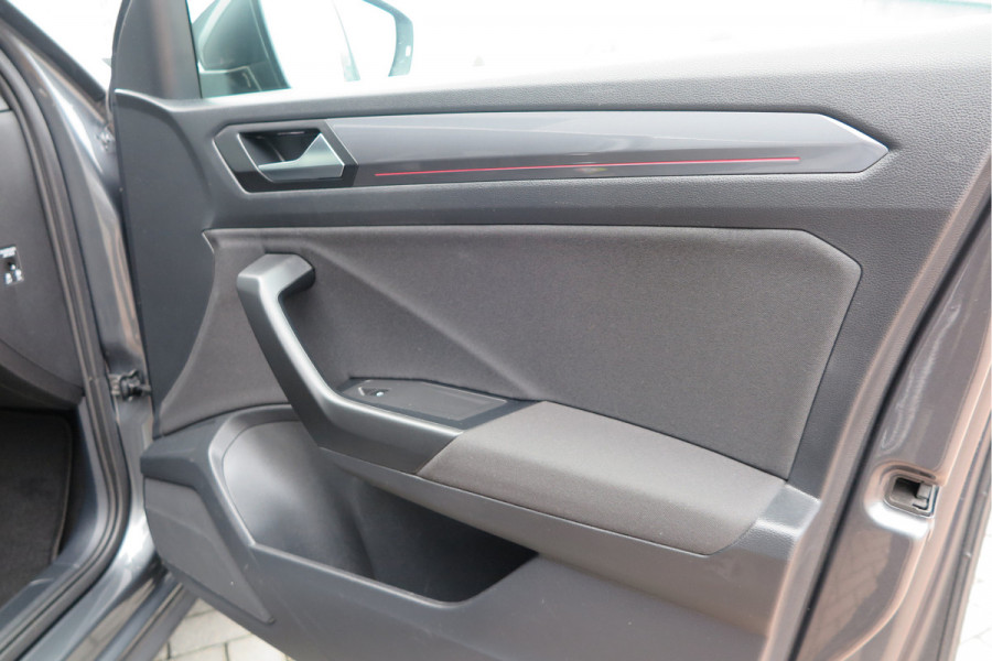Volkswagen T-Roc 1.5 TSI 150pk DSG Business R-Line Sport Led, Camera , PDC , Virtual cockpit, Navi , Carplay, DAB+ Electr. achterklep