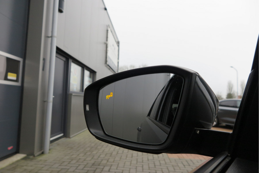 Volkswagen T-Roc 1.5 TSI 150pk DSG Business R-Line Sport Led, Camera , PDC , Virtual cockpit, Navi , Carplay, DAB+ Electr. achterklep