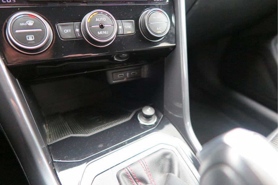 Volkswagen T-Roc 1.5 TSI 150pk DSG Business R-Line Sport Led, Camera , PDC , Virtual cockpit, Navi , Carplay, DAB+ Electr. achterklep