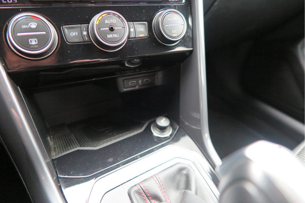 Volkswagen T-Roc 1.5 TSI 150pk DSG Business R-Line Sport Led, Camera , PDC , Virtual cockpit, Navi , Carplay, DAB+ Electr. achterklep