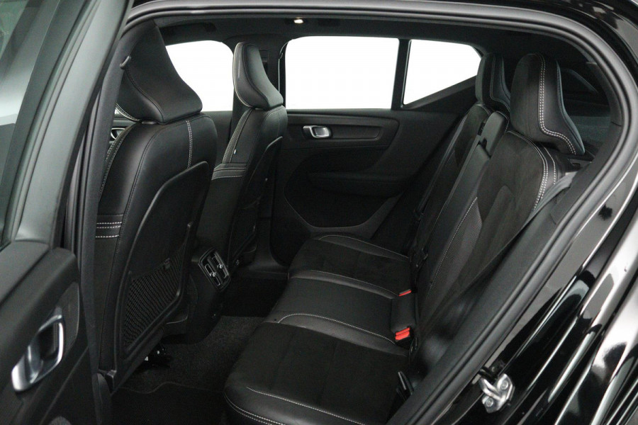 Volvo XC40 Recharge P8 AWD R-Design (PANORAMADAK, STUUR/STOEL VERWARMING, CAMERA, PARKEERSENSOREN, CRUISE CONTROL ADAPTIEF)
