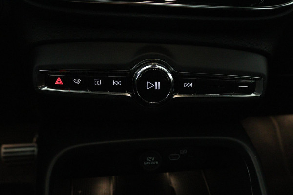 Volvo XC40 Recharge P8 AWD R-Design (PANORAMADAK, STUUR/STOEL VERWARMING, CAMERA, PARKEERSENSOREN, CRUISE CONTROL ADAPTIEF)
