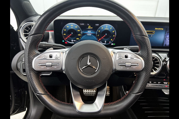 Mercedes-Benz A-Klasse 200 Business Solution AMG (PANORAMADAK, SFEERVERLICHTING, CAMERA, 1e EIGENAAR, GOED ONDERHOUDEN)