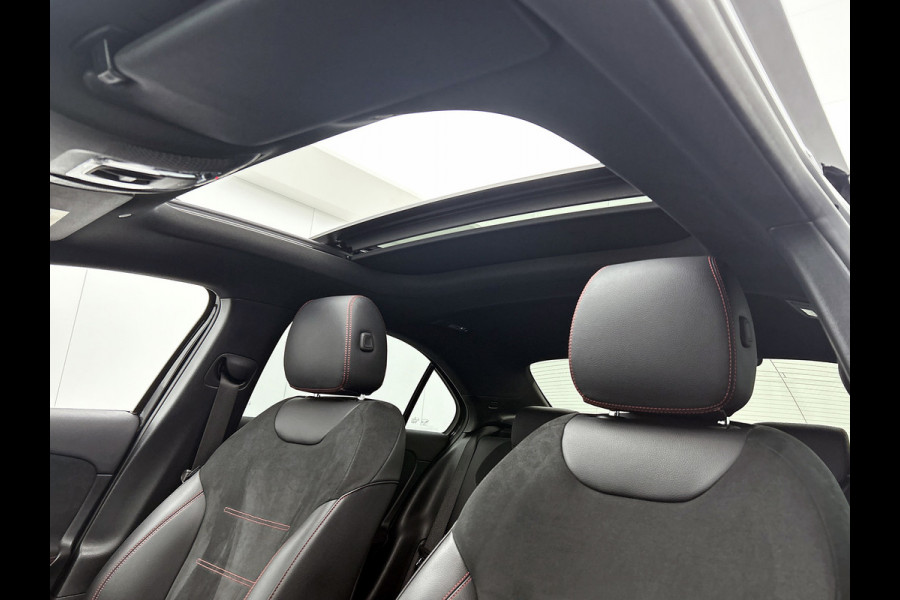 Mercedes-Benz A-Klasse 200 Business Solution AMG (PANORAMADAK, SFEERVERLICHTING, CAMERA, 1e EIGENAAR, GOED ONDERHOUDEN)