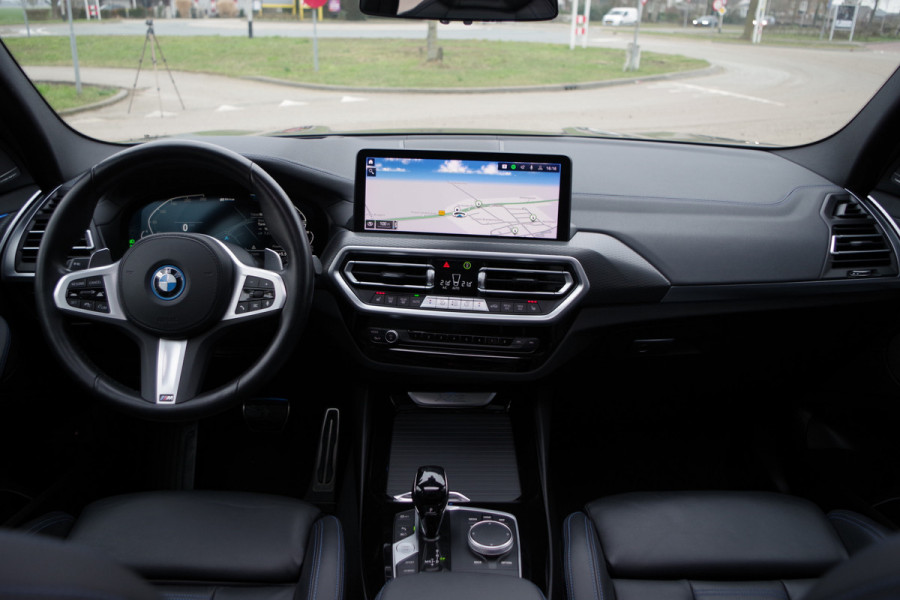 BMW X3 xDrive30e 293 PK High Executive M-Sport, Kuipstoelen, H/K Sound, Panoramadak, Adap. Cruise Control