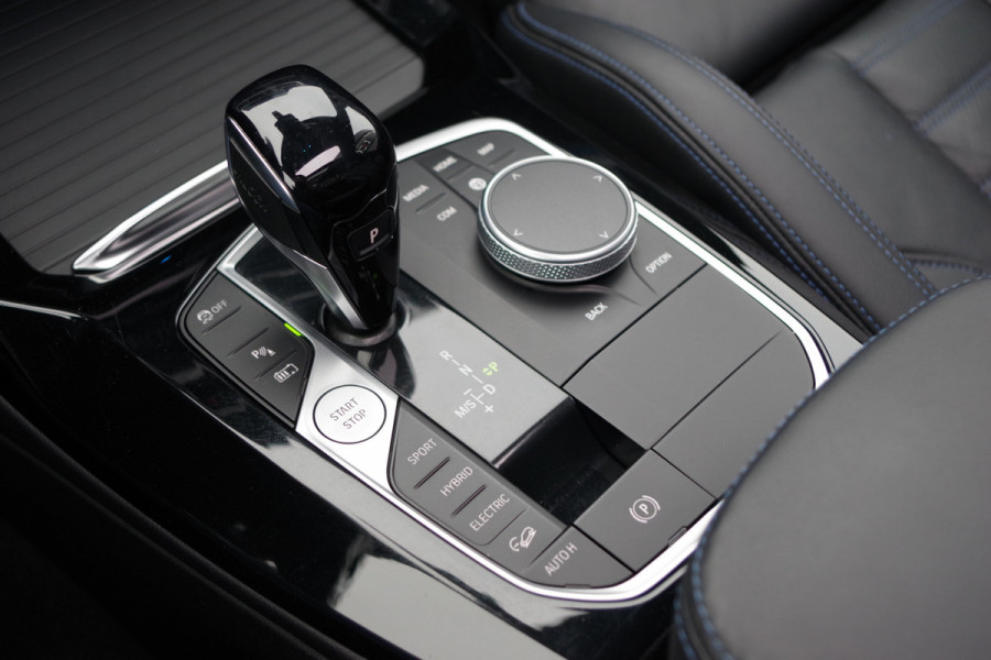 BMW X3 xDrive30e 293 PK High Executive M-Sport, Kuipstoelen, H/K Sound, Panoramadak, Adap. Cruise Control