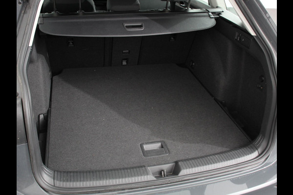 Volkswagen Golf Variant 1.5 eTSI 130pk DSG Life | Navigatie | Apple Carplay/Android Auto | Inklapbare trekhaak | Parkeersensoren | Adaptive Cruise Control | Stoel- en stuurverwarming | Climate Control | Lichtmetalen Velgen