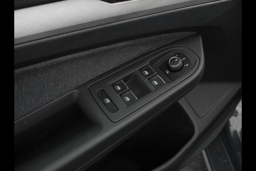 Volkswagen Golf Variant 1.5 eTSI 130pk DSG Life | Navigatie | Apple Carplay/Android Auto | Inklapbare trekhaak | Parkeersensoren | Adaptive Cruise Control | Stoel- en stuurverwarming | Climate Control | Lichtmetalen Velgen