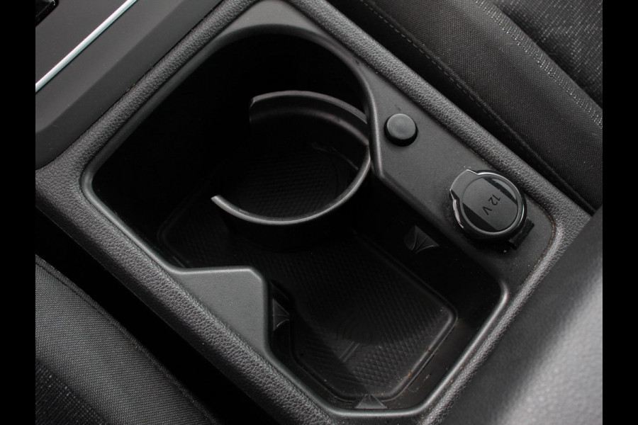 Volkswagen Golf Variant 1.5 eTSI 130pk DSG Life | Navigatie | Apple Carplay/Android Auto | Inklapbare trekhaak | Parkeersensoren | Adaptive Cruise Control | Stoel- en stuurverwarming | Climate Control | Lichtmetalen Velgen