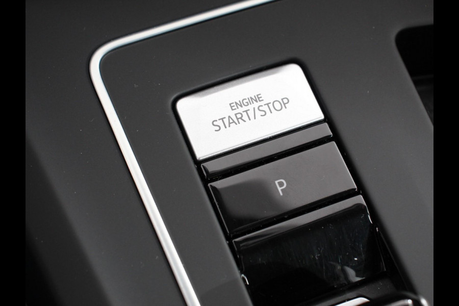 Volkswagen Golf Variant 1.5 eTSI 130pk DSG Life | Navigatie | Apple Carplay/Android Auto | Inklapbare trekhaak | Parkeersensoren | Adaptive Cruise Control | Stoel- en stuurverwarming | Climate Control | Lichtmetalen Velgen