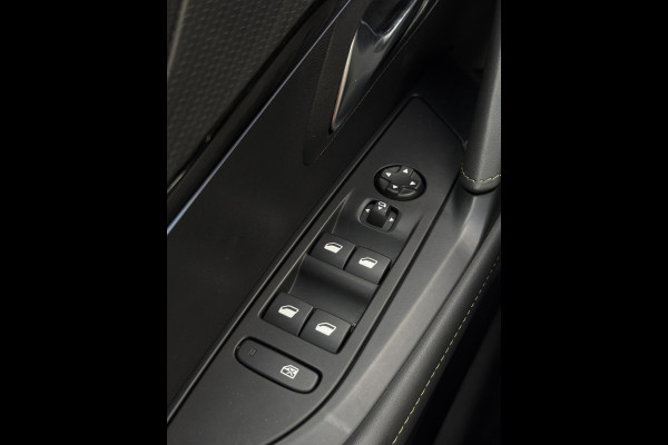 Peugeot 208 Hybrid 136 e-DCS6 GT Premium Panorama