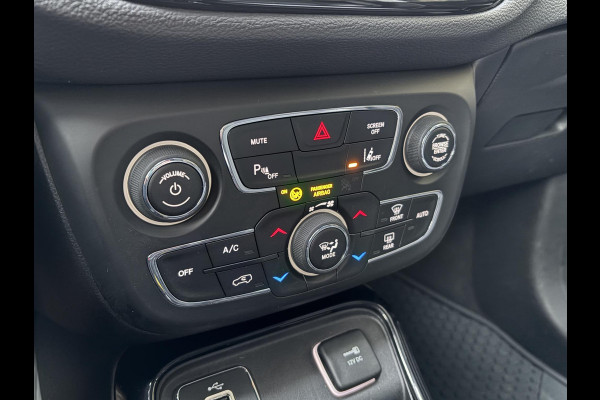Jeep Compass 1.4 MultiAir Opening Edition Plus | Leder | Beats Audio | Stoel- & Stuurverwarming | Navigatie | Elek. Verstelbare Stoelen | Xenon |
