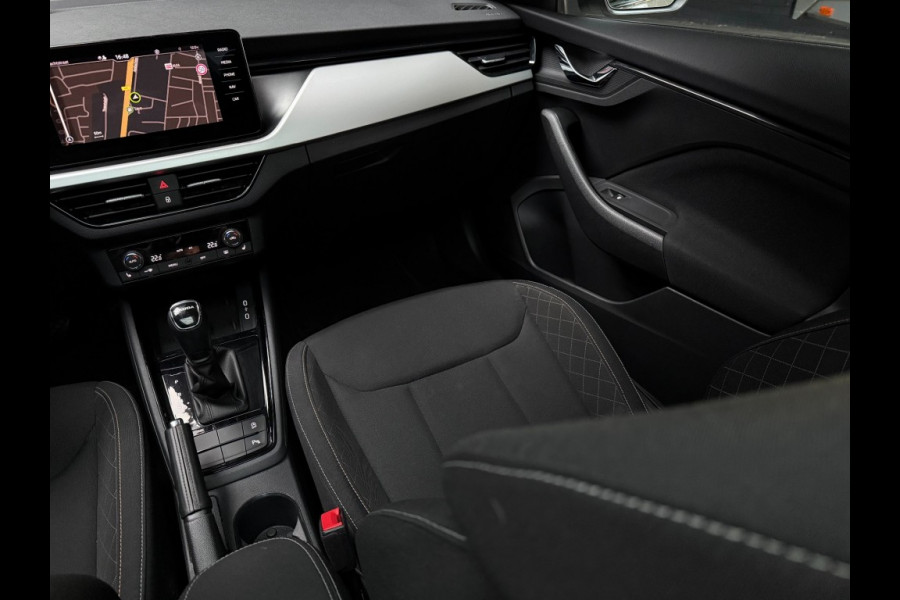 Škoda Kamiq 1.0 TSI110pk autom/panoramadak/camera/black optic/trekhaak/climate control/apple/android carplay