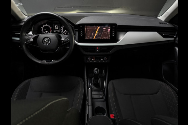 Škoda Kamiq 1.0 TSI110pk autom/panoramadak/camera/black optic/trekhaak/climate control/apple/android carplay