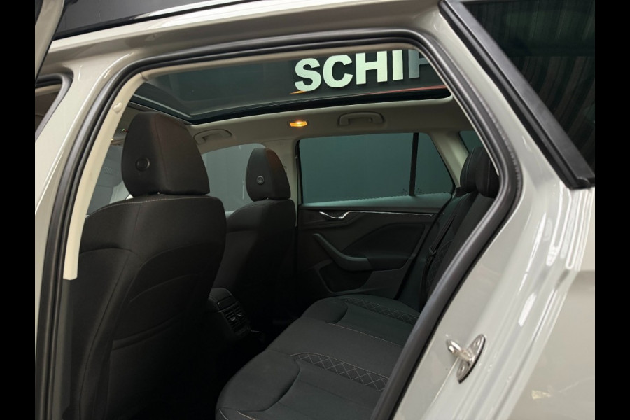 Škoda Kamiq 1.0 TSI110pk autom/panoramadak/camera/black optic/trekhaak/climate control/apple/android carplay