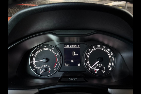 Škoda Kamiq 1.0 TSI110pk autom/panoramadak/camera/black optic/trekhaak/climate control/apple/android carplay