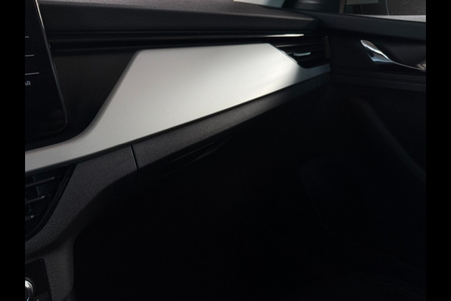 Škoda Kamiq 1.0 TSI110pk autom/panoramadak/camera/black optic/trekhaak/climate control/apple/android carplay