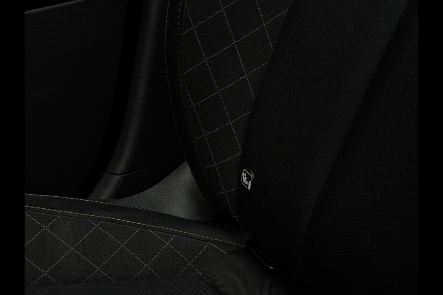 Škoda Kamiq 1.0 TSI110pk autom/panoramadak/camera/black optic/trekhaak/climate control/apple/android carplay