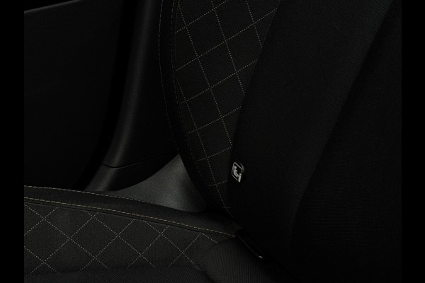 Škoda Kamiq 1.0 TSI110pk autom/panoramadak/camera/black optic/trekhaak/climate control/apple/android carplay