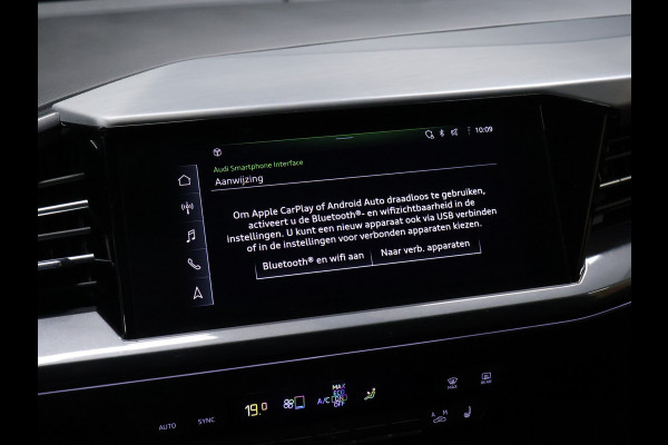 Audi Q4 e-tron 40 Launch edition S Competition 77 kWh [SCHUIFDAK, APPLE CARPLAY, VIRTUAL COCKPIT, STOELVERWARMING, CAMERA, NIEUWSTAAT]