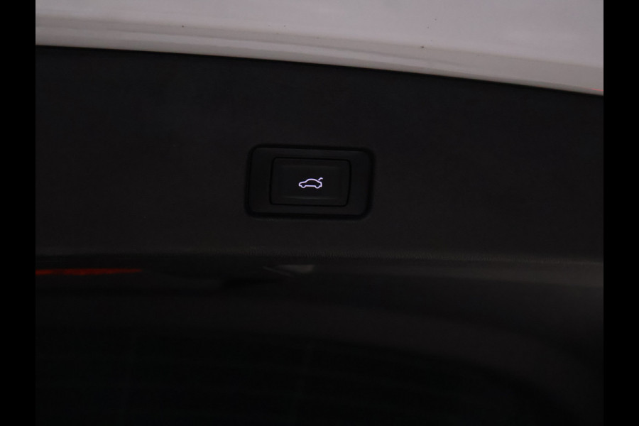 Audi Q4 e-tron 40 Launch edition S Competition 77 kWh [SCHUIFDAK, APPLE CARPLAY, VIRTUAL COCKPIT, STOELVERWARMING, CAMERA, NIEUWSTAAT]