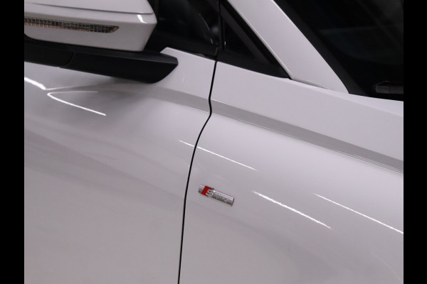 Audi Q4 e-tron 40 Launch edition S Competition 77 kWh [SCHUIFDAK, APPLE CARPLAY, VIRTUAL COCKPIT, STOELVERWARMING, CAMERA, NIEUWSTAAT]