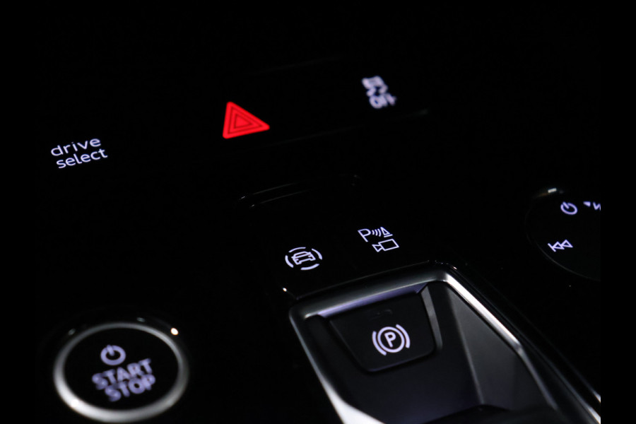 Audi Q4 e-tron 40 Launch edition S Competition 77 kWh [SCHUIFDAK, APPLE CARPLAY, VIRTUAL COCKPIT, STOELVERWARMING, CAMERA, NIEUWSTAAT]