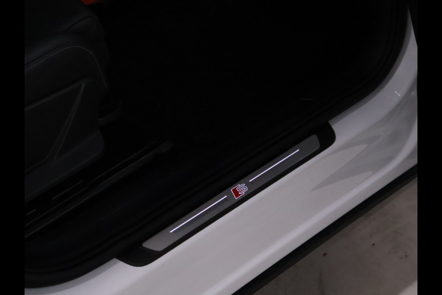 Audi Q4 e-tron 40 Launch edition S Competition 77 kWh [SCHUIFDAK, APPLE CARPLAY, VIRTUAL COCKPIT, STOELVERWARMING, CAMERA, NIEUWSTAAT]